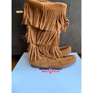 *BRAND NEW* MINNETONKA MOCCASIN BOOT (SUEDE)
